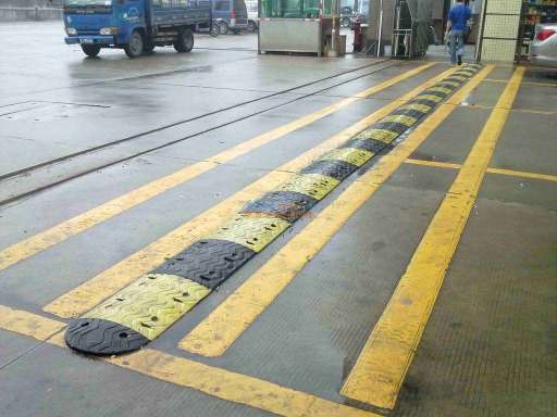 選擇恒則遠(yuǎn)交通設(shè)施，享受優(yōu)質(zhì)優(yōu)惠的陜西減速帶